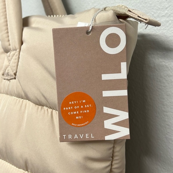 Wilo The Label The Label Puffer Tote Bag (Beige) w/ Carry-On Sleeve - Picture 7 of 9